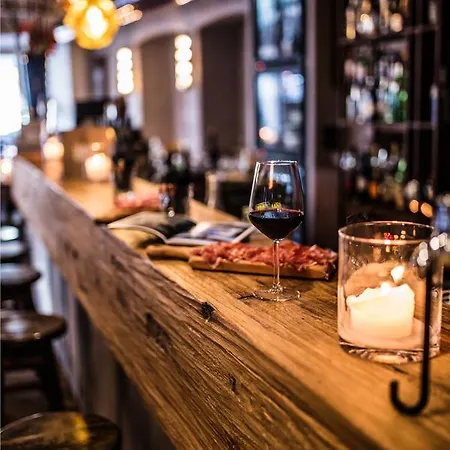 Vander Urbani - A Member Of Design