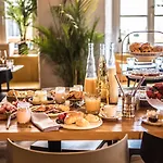 Vander Urbani - A Member Of Design