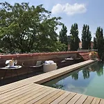 Vander Urbani - A Member Of Design