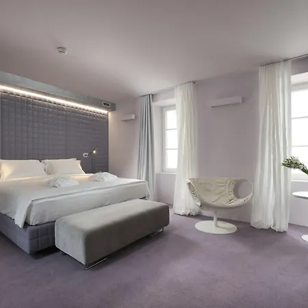 호텔 Vander Urbani - A Member Of Design 4*