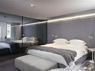 Vander Urbani - A Member Of Design