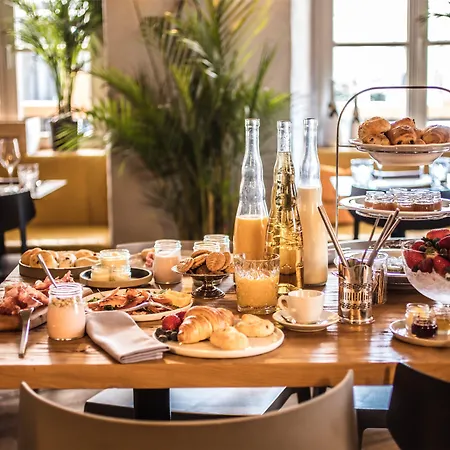 Vander Urbani - A Member Of Design