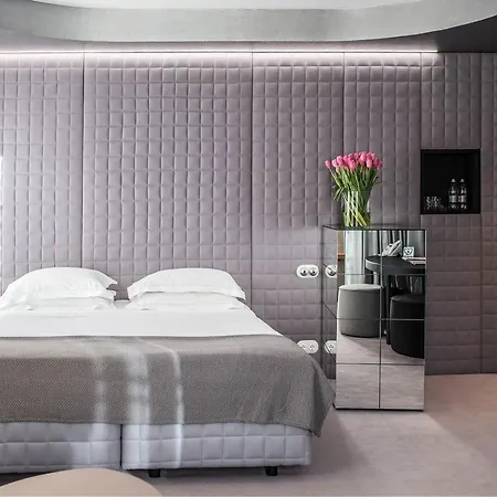 Vander Urbani - A Member Of Design Hotel 4*