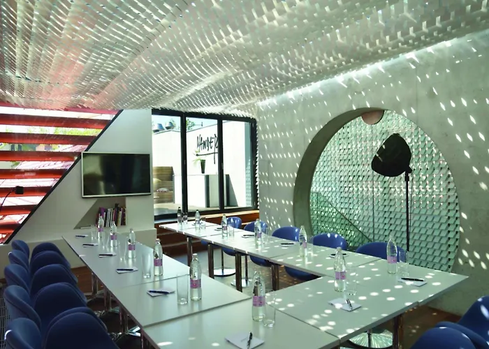 Vander Urbani - A Member Of Design